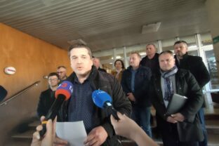 69802_starostovia malach ma v popreda starosta obce aahanovce jan nigut1 640x420.jpg