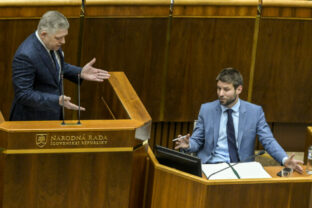 69914_premier robert fico smer sd a michal simecka lider hnutia progresivne slovensko 640x420.jpg