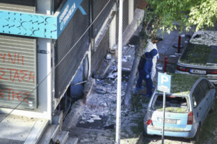 71604_greece_bomb_death_70961 640x420.jpg