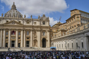 71798_vatican_conclave_38323 640x420.jpg