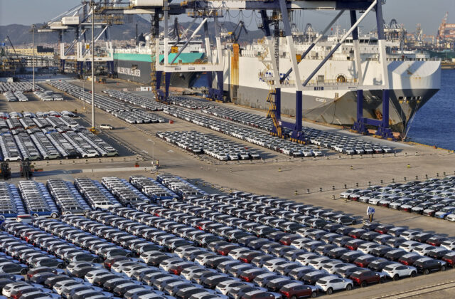 71852_china_auto_sales_49516 640x420.jpg