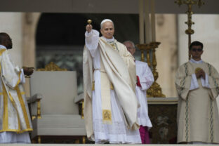 72175_aptopix_vatican_pope_72387 640x420.jpg