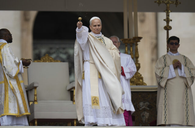 72175_aptopix_vatican_pope_72387 640x420.jpg