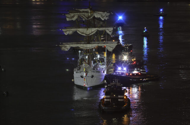 72191_brooklyn_bridge_collision_11886 640x420.jpg