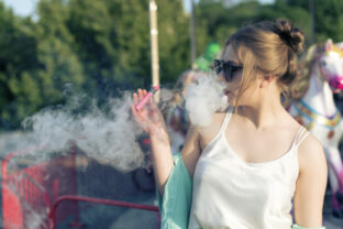 72618_vaping fajcenie elektronicke cigarety 640x420.jpg
