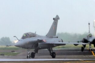 72727_greece_defense_21998 df28abd36e474e9b8eac3230f5399446 640x420.jpg