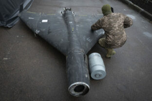 73446_russia_ukraine_war_drone_factory_70456 1 640x420.jpg