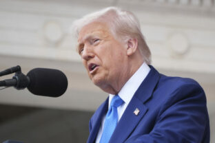 73456_trump_05211 640x420.jpg
