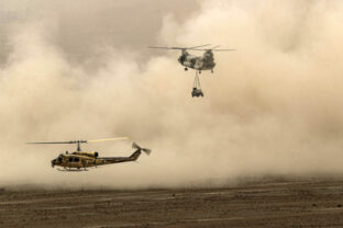 73489_iran_military_drill_14912 640x420.jpg