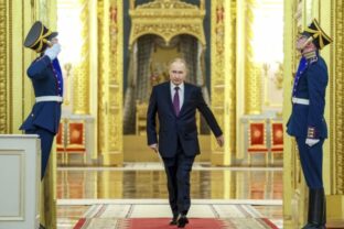 73649_russia_putin_04112 640x420.jpg