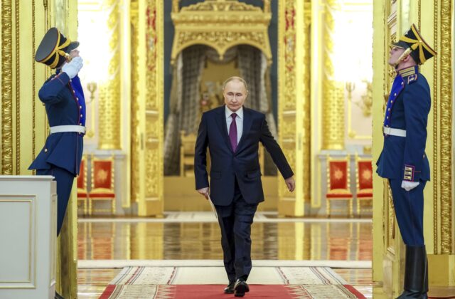73649_russia_putin_04112 640x420.jpg