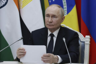74266_russia_brics_putin_61113 640x420.jpg