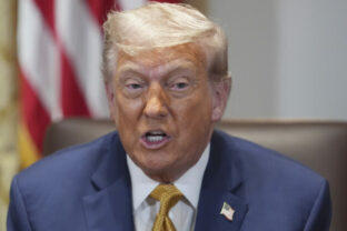 74313_trump_41984 640x420.jpg