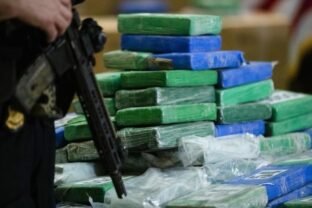74442_huge_cocaine_seizure_12389 f8add89a5f644a2a8881648d256a7bfb 640x420.jpg