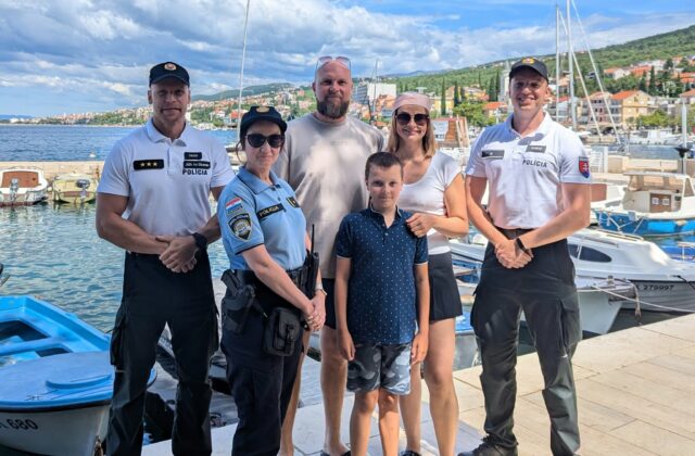 74615_policia chorvatsko 640x420.jpg
