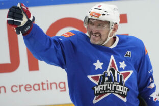 74707_russia_hockey_92955 640x420.jpg