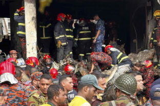 74753_bangladesh_crash_43849 640x420.jpg