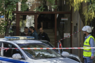 74950_greece_apartment_blast_97490 640x420.jpg