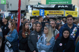 75261_serbia_protests_97107 640x420.jpg
