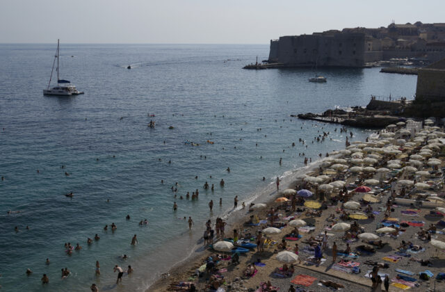 75340_virus_outbreak_croatia_tourism_13824 cc794368f04947cc852b10130e889f0e 640x420.jpg