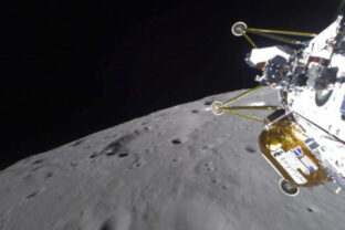 75370_moon_landing_98647 640x420.jpg