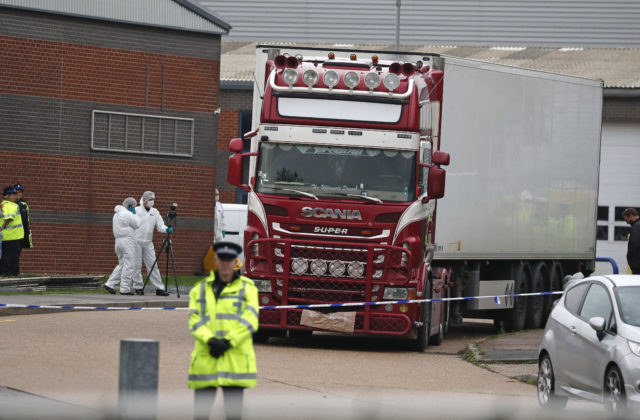 75547_britain_truck_bodies_china_migration_48208 a1bcb68f9ff14228ad303a5abbb079a3 640x420.jpg