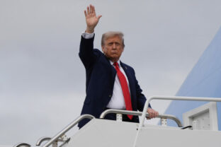 75822_trump_putin_16208 640x420.jpg