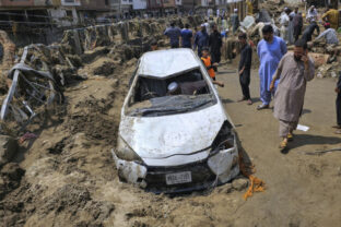 75846_pakistan_flash_floods_13461 640x420.jpg