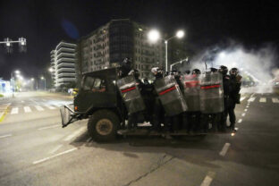 75853_serbia_protests_13957 640x420.jpg