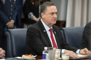 76436_us_israel_hegseth_28881 640x420.jpg