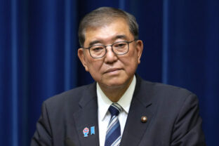 76708_japan_politics_21415 640x420.jpg