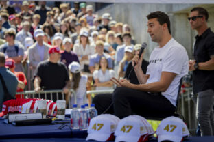 76916_aptopix_charlie_kirk_shot_45402 640x420.jpg