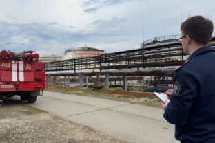 77027_russia_refinery_fire_74908 640x420.jpg