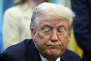 77105_trump_20555 640x420.jpg