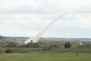 77690_poland_military_drills_05118 640x420.jpg