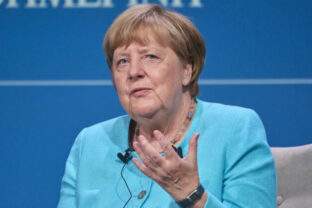 77953_greece_merkel_55952 640x420.jpg