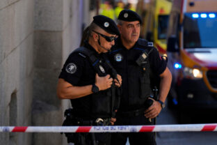 77993_spain_building_collapse_66653 640x420.jpg