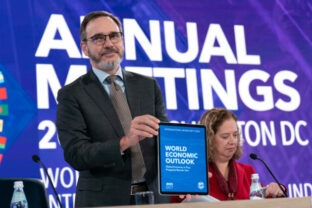 78312_imf_world_economic_outlook_93791 640x420.jpg