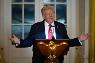 78395_trump_04459 640x420.jpg
