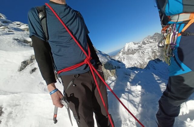 78563_horski zachranari pomahali 28 rocnemu turistovi ktory sa vybral na gerlachovsky stit bez dostatocneho vybavenia na vysokohorsku turistiku 640x420.jpeg