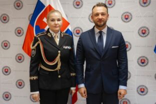 78572_prezidentka policajneho zboru sr jana maskarova a minister vnutra matus sutaj estok 640x420.jpg