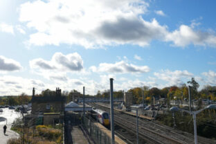 79086_britain_train_stabbings_99855 640x420.jpg