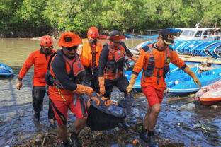 79150_indonesia_flash_floods_77037 640x420.jpg