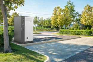 79287_image 1 schneider electric launches new battery energy storage solution schneider boost pro equipping buildings with advanced energy management 640x420.jpg