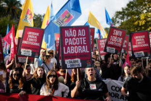 79359_portugal_labour_reform_protest_17425 640x420.jpg