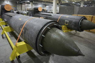 79577_ukraine_drone_factory_01961 640x420.jpg