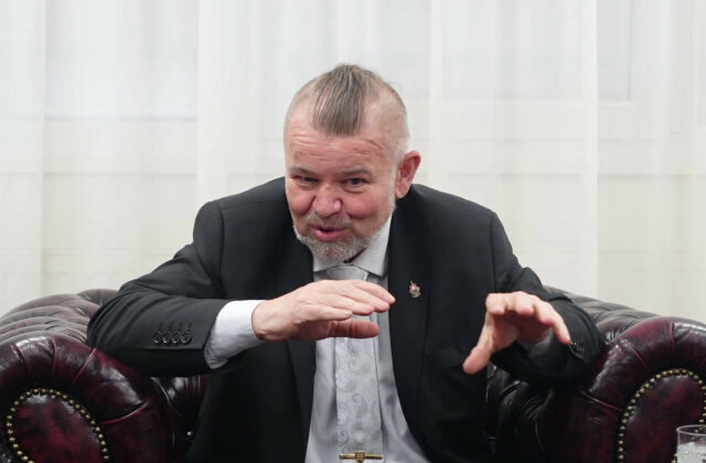 80301_konstrukter majitel a riaditel zbrojarskej tovarne grand power jaroslav kuracina pocas rozhovoru pre sita 640x420.jpg