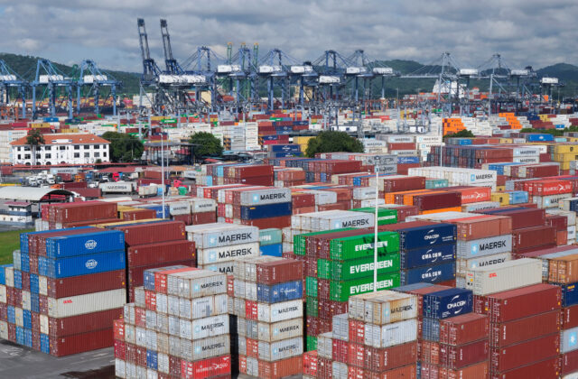 80442_world_economy_oecd_98163 640x420.jpg