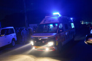 80626_india_car_blast_85576 640x420.jpg