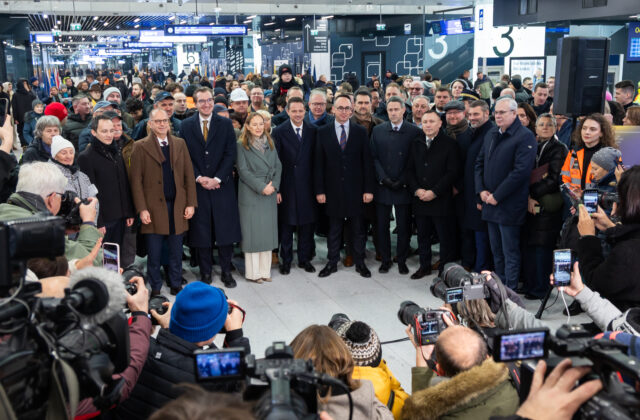 80693_varsava zapad_titulna 640x420.jpg